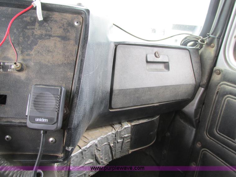 image for item H7608 1990 Mack RD690S dump truck