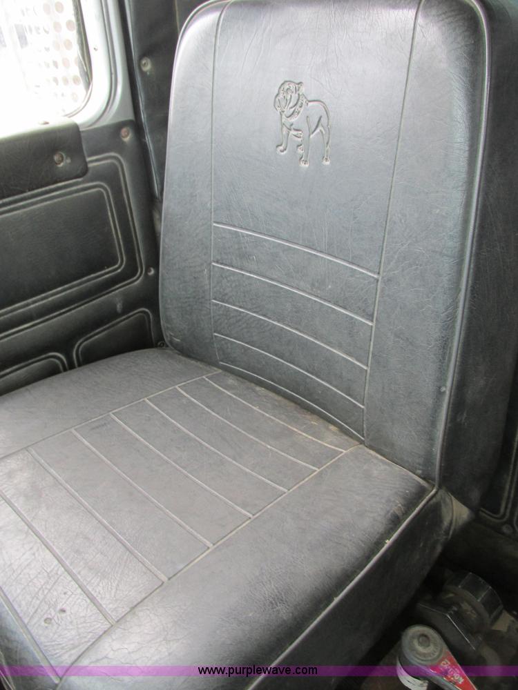 image for item H7608 1990 Mack RD690S dump truck