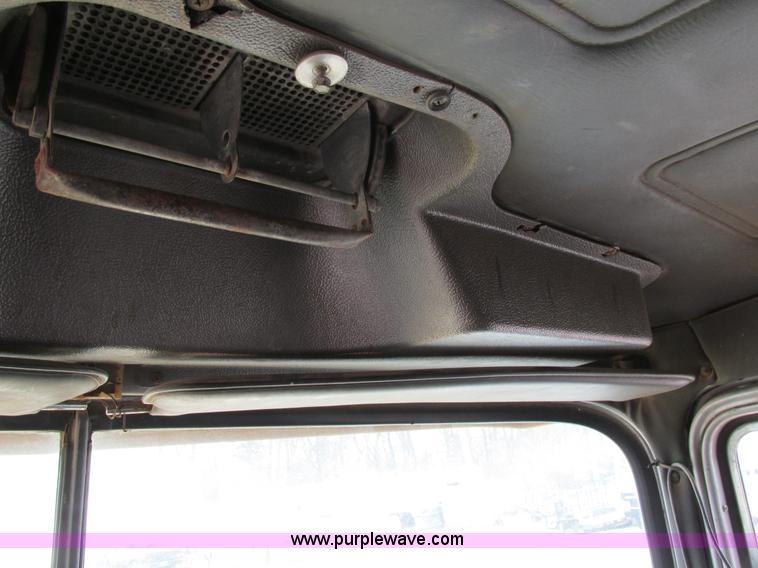 image for item H7608 1990 Mack RD690S dump truck