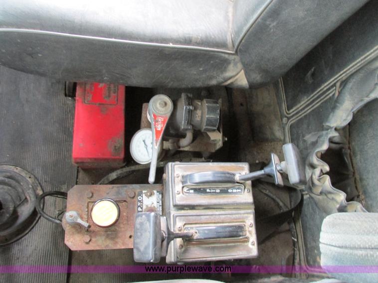 image for item H7608 1990 Mack RD690S dump truck