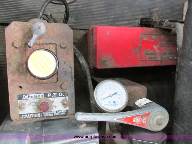 image for item H7608 1990 Mack RD690S dump truck