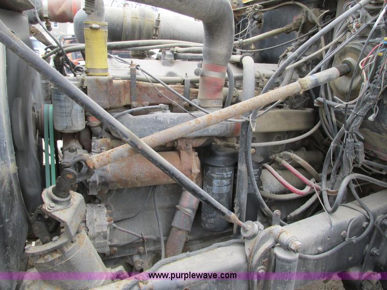 image for item H7608 1990 Mack RD690S dump truck