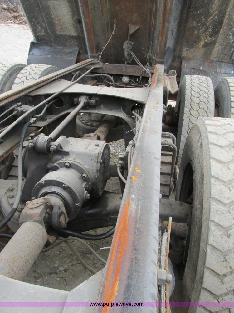 image for item H7608 1990 Mack RD690S dump truck