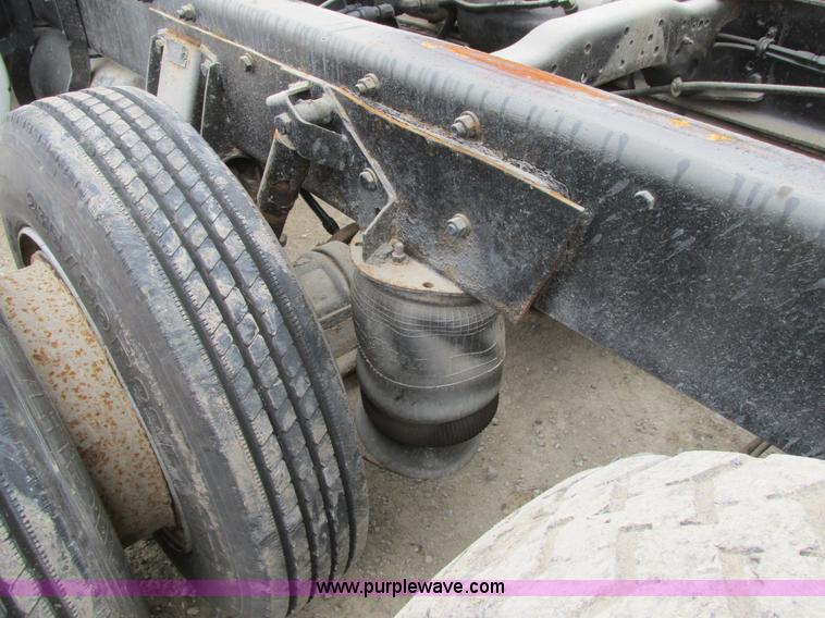 image for item H7608 1990 Mack RD690S dump truck