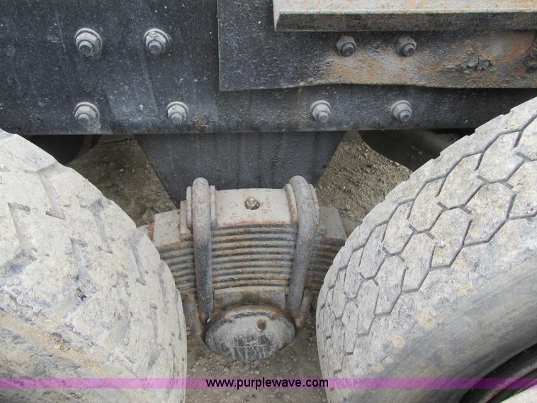 image for item H7608 1990 Mack RD690S dump truck