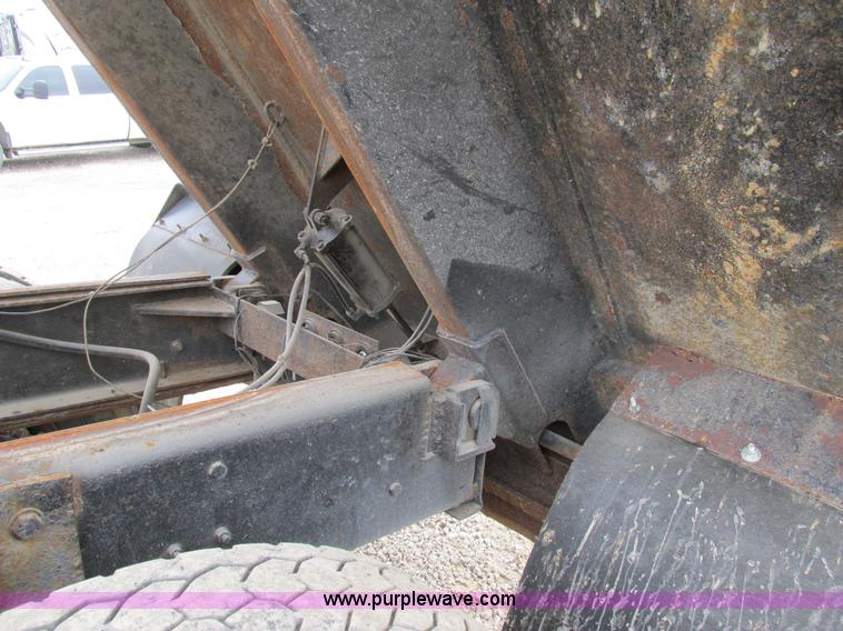 image for item H7608 1990 Mack RD690S dump truck