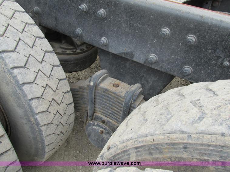 image for item H7608 1990 Mack RD690S dump truck