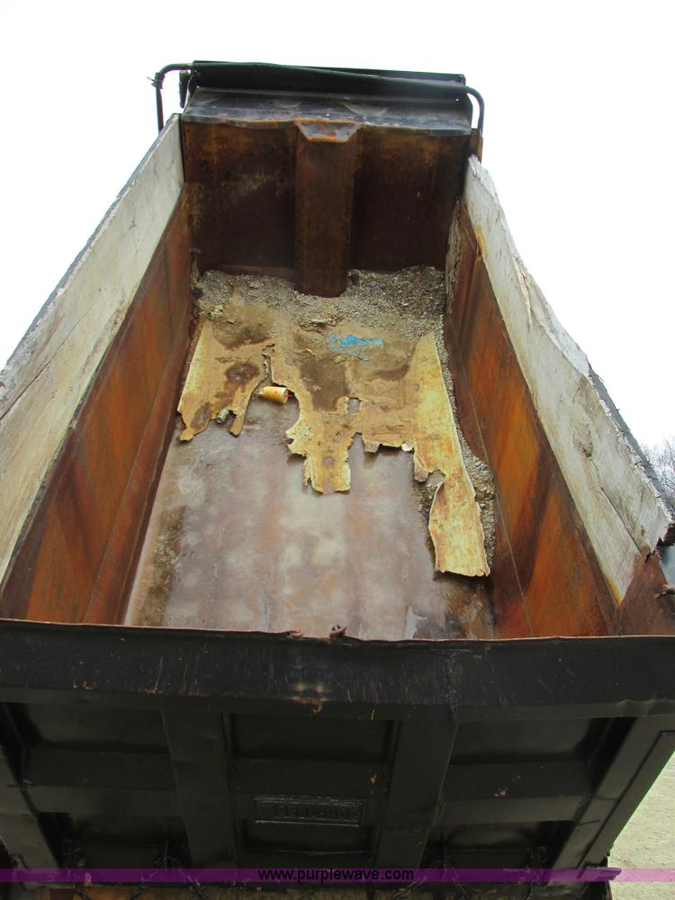 image for item H7608 1990 Mack RD690S dump truck