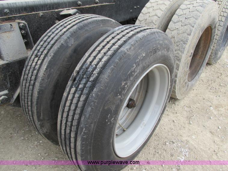 image for item H7608 1990 Mack RD690S dump truck