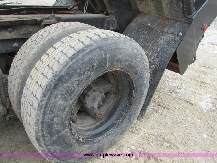 image for item H7608 1990 Mack RD690S dump truck