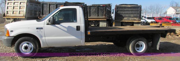 image for item H7613 1999 Ford F350 Super Duty XL flatbed pickup truck