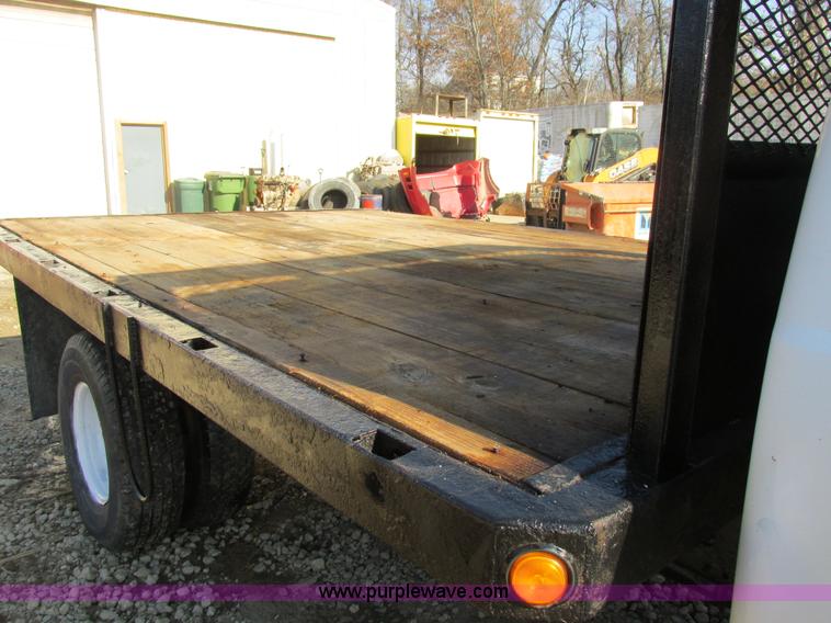 image for item H7613 1999 Ford F350 Super Duty XL flatbed pickup truck