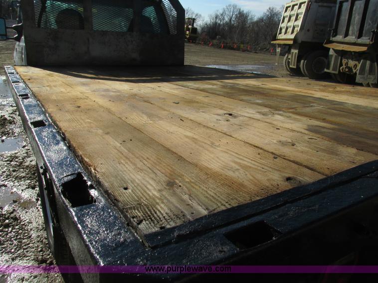 image for item H7613 1999 Ford F350 Super Duty XL flatbed pickup truck