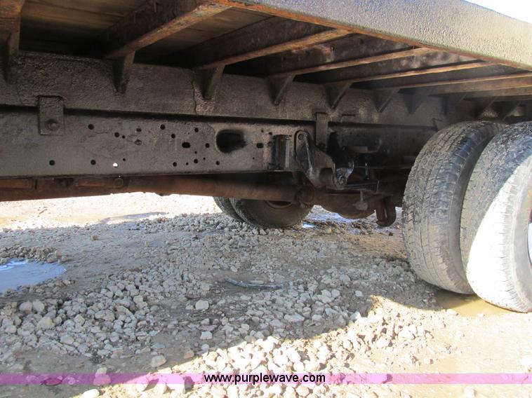 image for item H7613 1999 Ford F350 Super Duty XL flatbed pickup truck