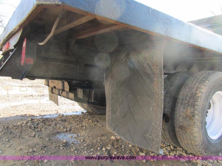 image for item H7613 1999 Ford F350 Super Duty XL flatbed pickup truck