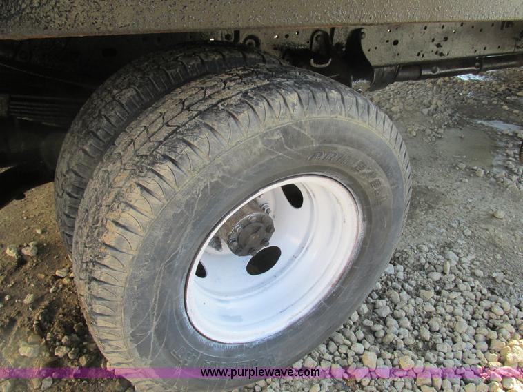 image for item H7613 1999 Ford F350 Super Duty XL flatbed pickup truck