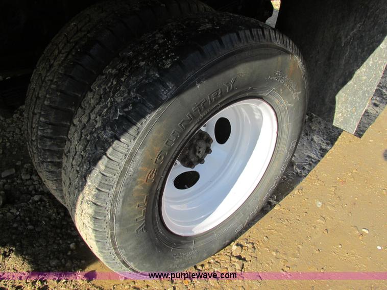 image for item H7613 1999 Ford F350 Super Duty XL flatbed pickup truck