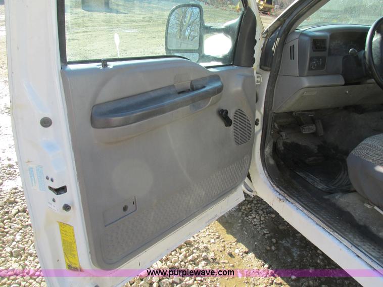 image for item H7613 1999 Ford F350 Super Duty XL flatbed pickup truck