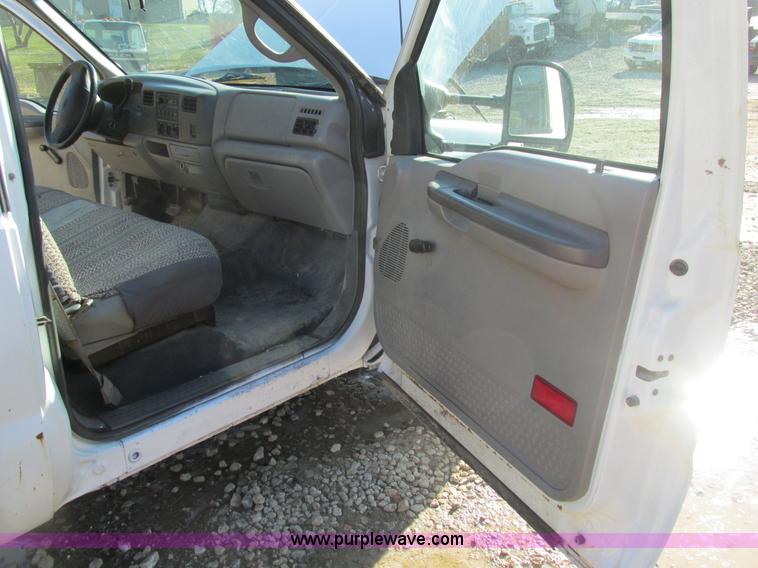 image for item H7613 1999 Ford F350 Super Duty XL flatbed pickup truck