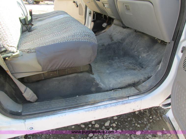 image for item H7613 1999 Ford F350 Super Duty XL flatbed pickup truck