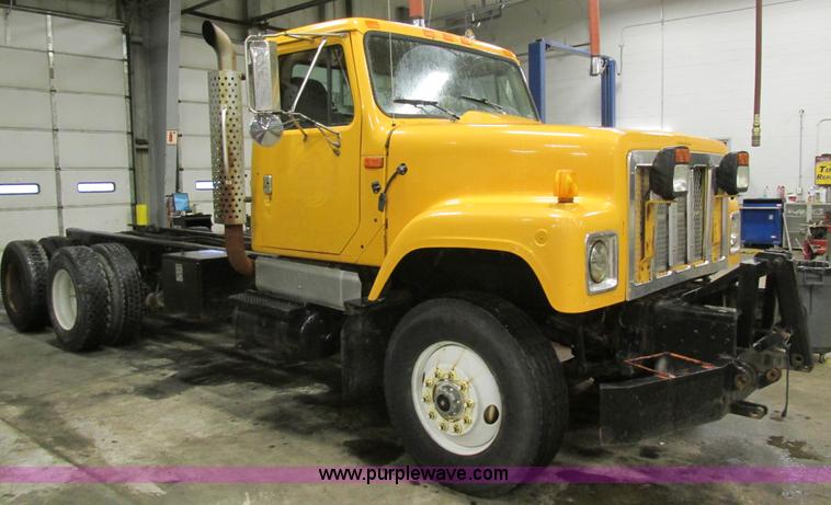 image for item H7615 2002 International F2554 cab and chassis