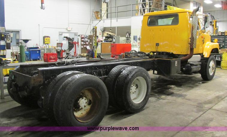 image for item H7615 2002 International F2554 cab and chassis