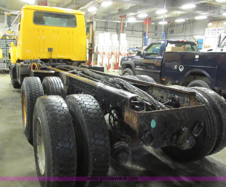 image for item H7615 2002 International F2554 cab and chassis