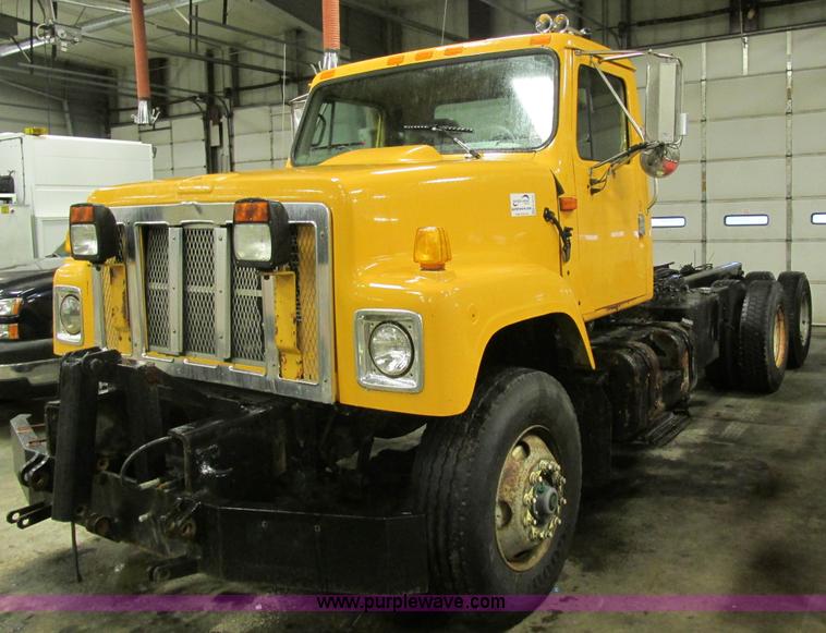 image for item H7615 2002 International F2554 cab and chassis