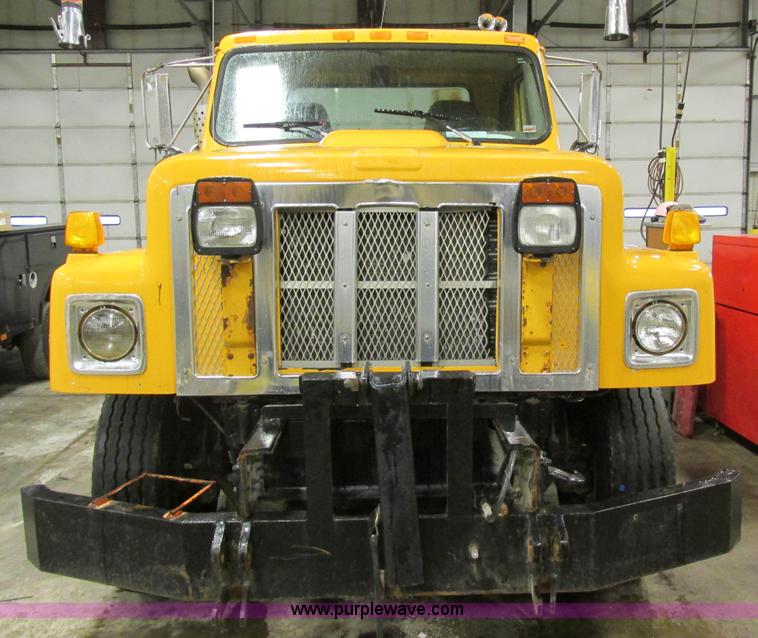 image for item H7615 2002 International F2554 cab and chassis