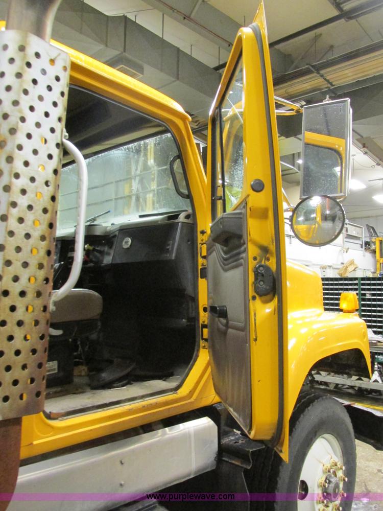 image for item H7615 2002 International F2554 cab and chassis