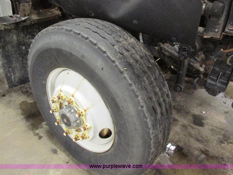 image for item H7615 2002 International F2554 cab and chassis