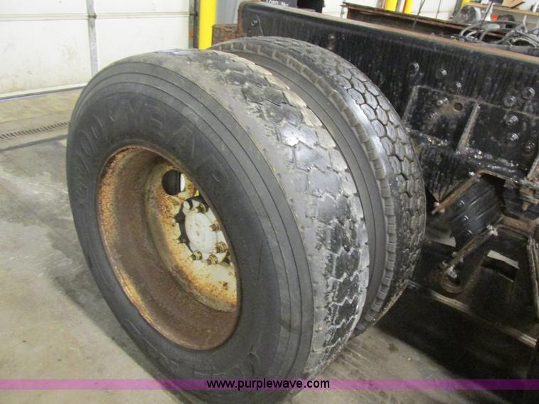 image for item H7615 2002 International F2554 cab and chassis