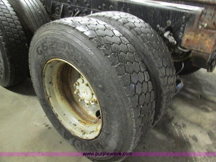 image for item H7615 2002 International F2554 cab and chassis