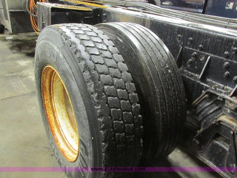 image for item H7615 2002 International F2554 cab and chassis