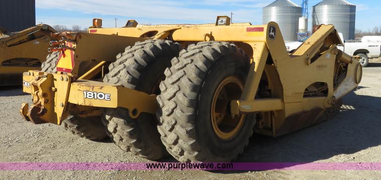 image for item I2426 2006 John Deere 1810E ejection scraper