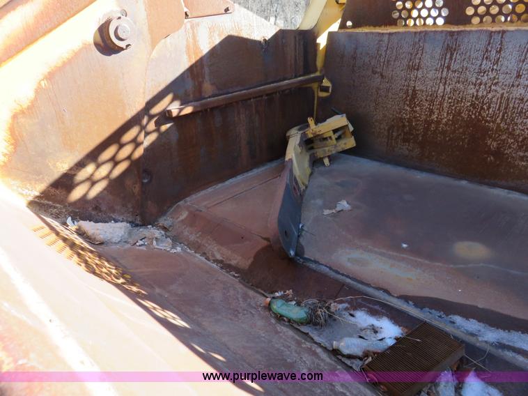 image for item I2426 2006 John Deere 1810E ejection scraper