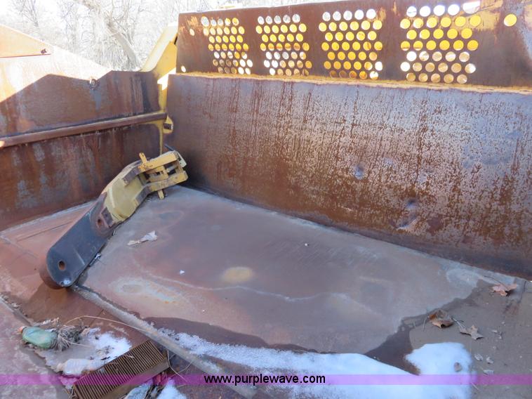 image for item I2426 2006 John Deere 1810E ejection scraper