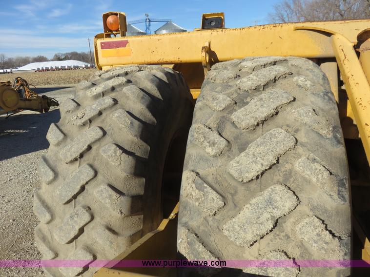 image for item I2426 2006 John Deere 1810E ejection scraper