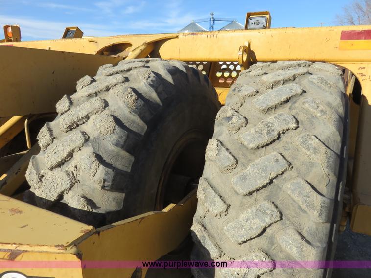 image for item I2426 2006 John Deere 1810E ejection scraper