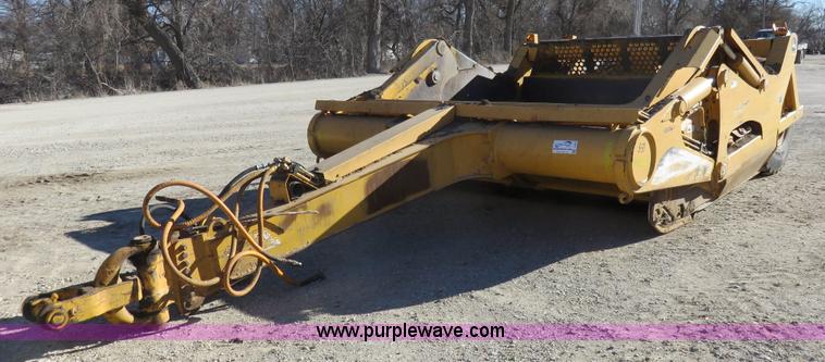 image for item I2427 2006 John Deere 1810E ejection scraper