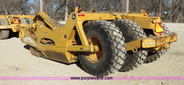 image for item I2427 2006 John Deere 1810E ejection scraper