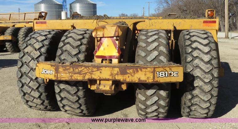 image for item I2427 2006 John Deere 1810E ejection scraper