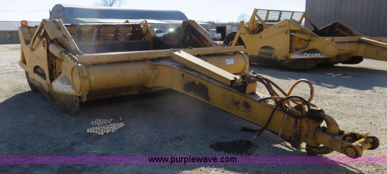image for item I2427 2006 John Deere 1810E ejection scraper