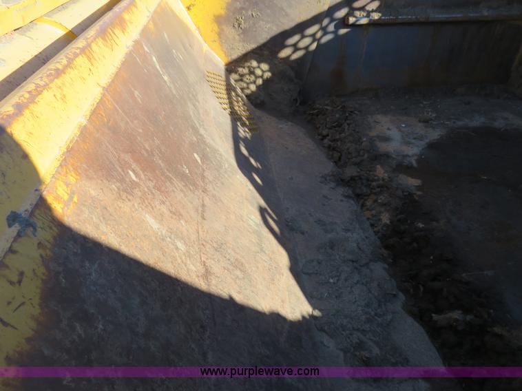 image for item I2427 2006 John Deere 1810E ejection scraper