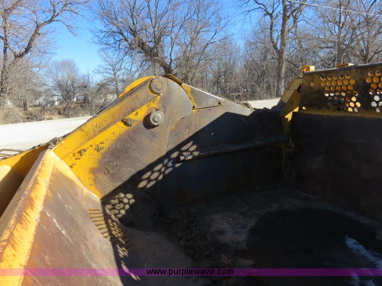 image for item I2427 2006 John Deere 1810E ejection scraper