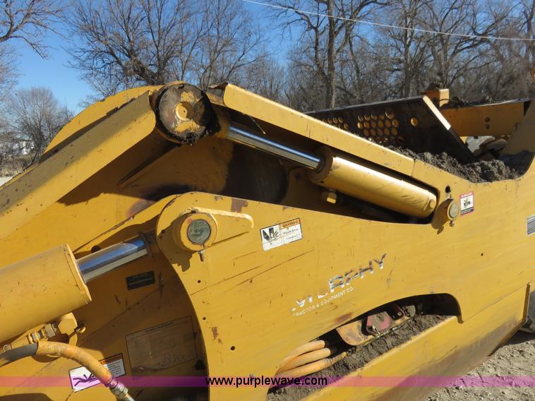 image for item I2427 2006 John Deere 1810E ejection scraper