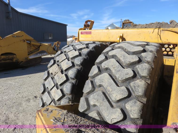 image for item I2427 2006 John Deere 1810E ejection scraper