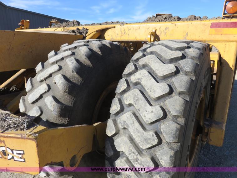 image for item I2427 2006 John Deere 1810E ejection scraper