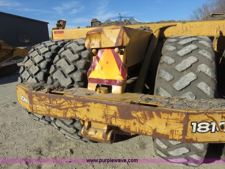 image for item I2427 2006 John Deere 1810E ejection scraper