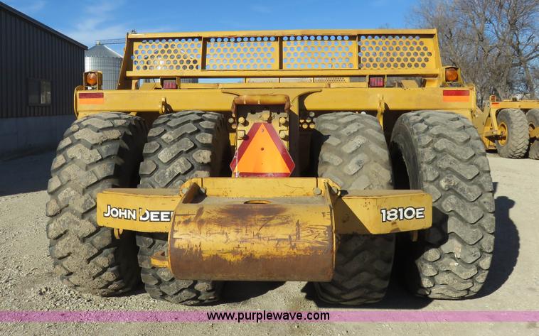 image for item I2428 2007 John Deere 1810E ejection scraper